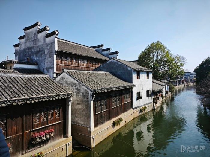 老师台下指导学生，秒变戏精，有个戏精老师是什么体验呢？游戏画面